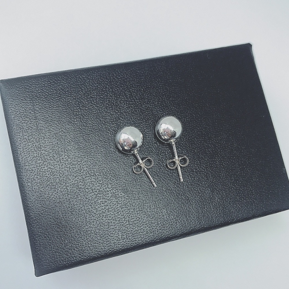 925 Sterling Silver Ball Stud Earring - Picture 4 of 7